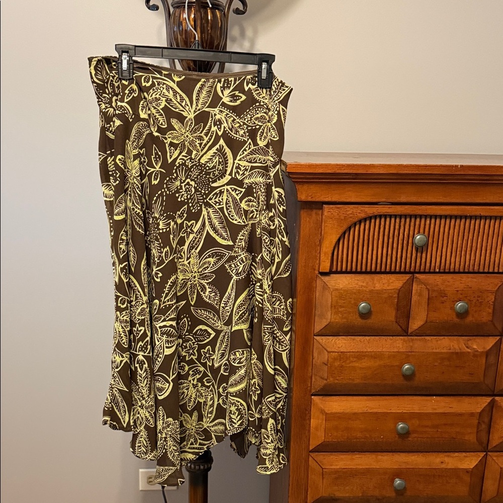 Chic Floral Midi Skirt in Brown and Cream